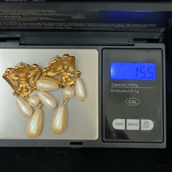 Vintage AVON Gold-tone Crest Victorian Revival Faux Pearl Drop Dangle Earrings - Picture 10 of 12